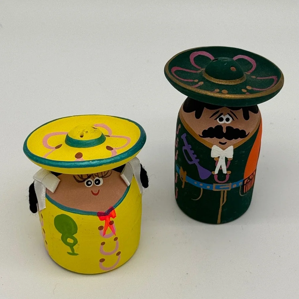 Vintage Hand Painted Mexican Folk Art Clay Mariachi Couple Salt Pepper Shakers
